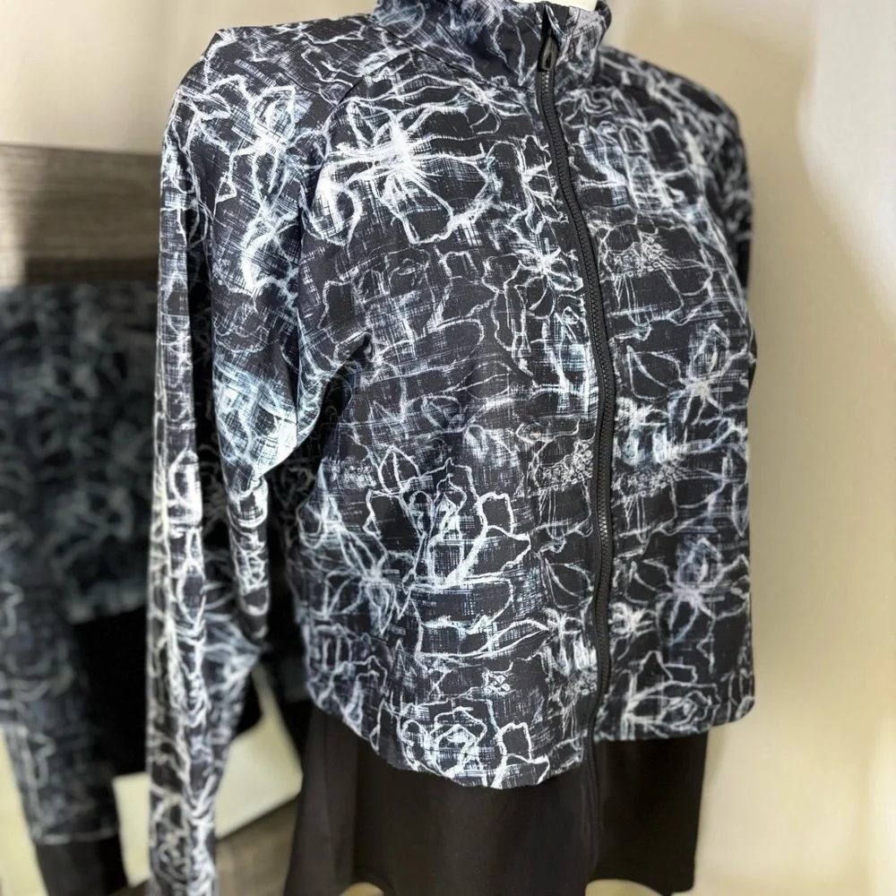 Spyder Black and White Running Jacket with layered Athletic Silhouette